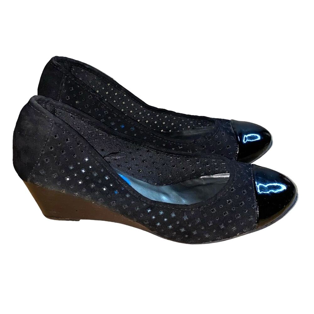 Seychelles Black Suede Wedge Heels Size 10 Cap Toe Laser Cut Comfort Shoes